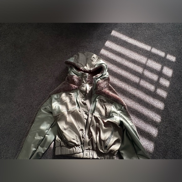 ALO yoga jacket - Picture 2 of 4